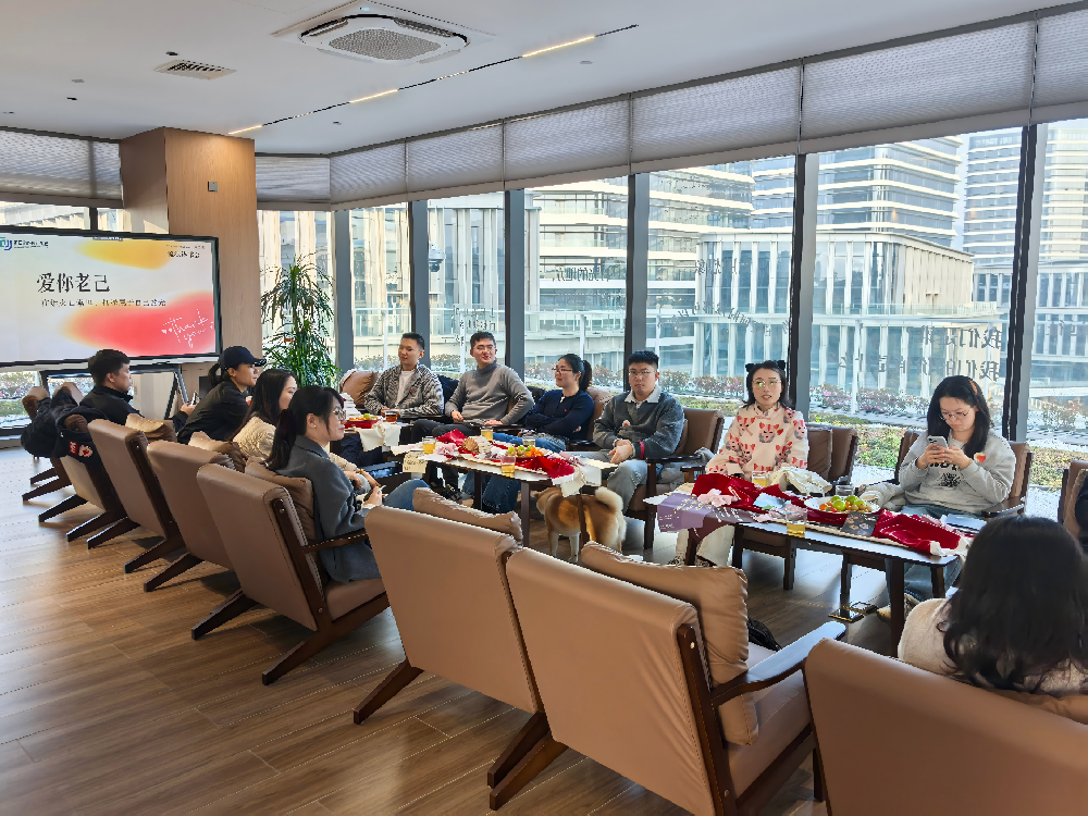 爱你老己｜于烟火日常，打捞属于自己的光 —— 麦迪森 × 流浪读书会主题读书会温暖落幕
